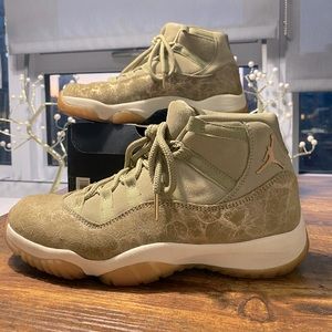 Jordan 11 Retro Neutral Olive || Women’s Size 10